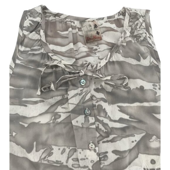 Da Nang Tank top Blouse Womens  Size XS Silk Floral Embroidered Button Down - Picture 2 of 11